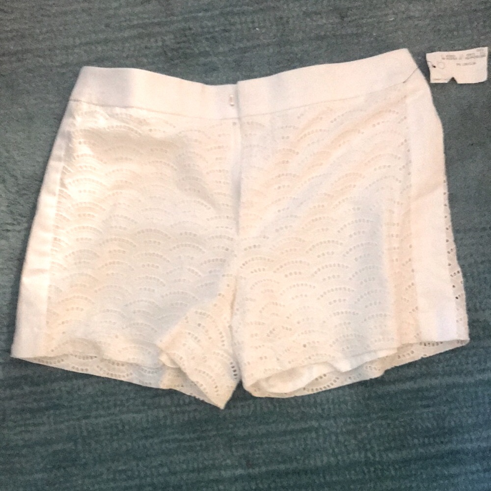 NWOT-Calvin Klein white dress shorts, Size:4